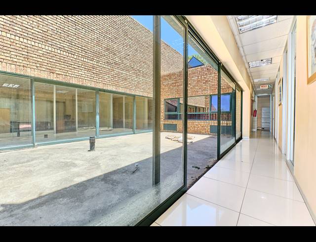 400M² OFFICE FOR SALE IN WOODMEAD